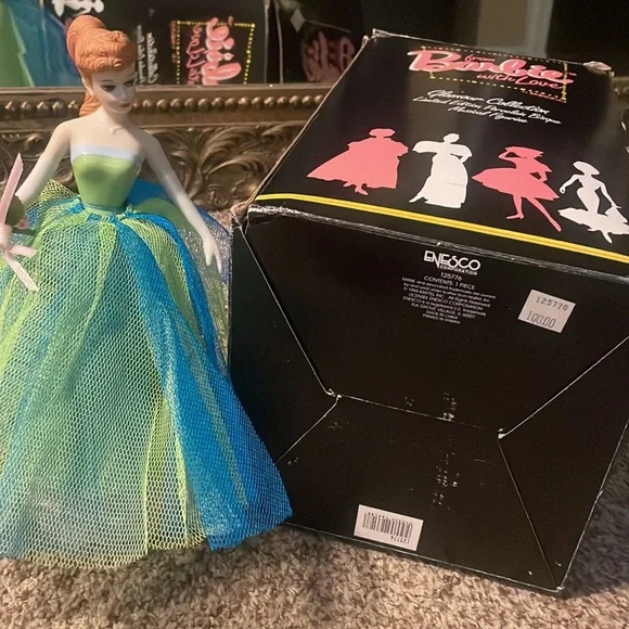 Barbie - 1963 Senior Prom Porcelain Musical figurine. (Reproduction 1994) - Picture 12 of 17